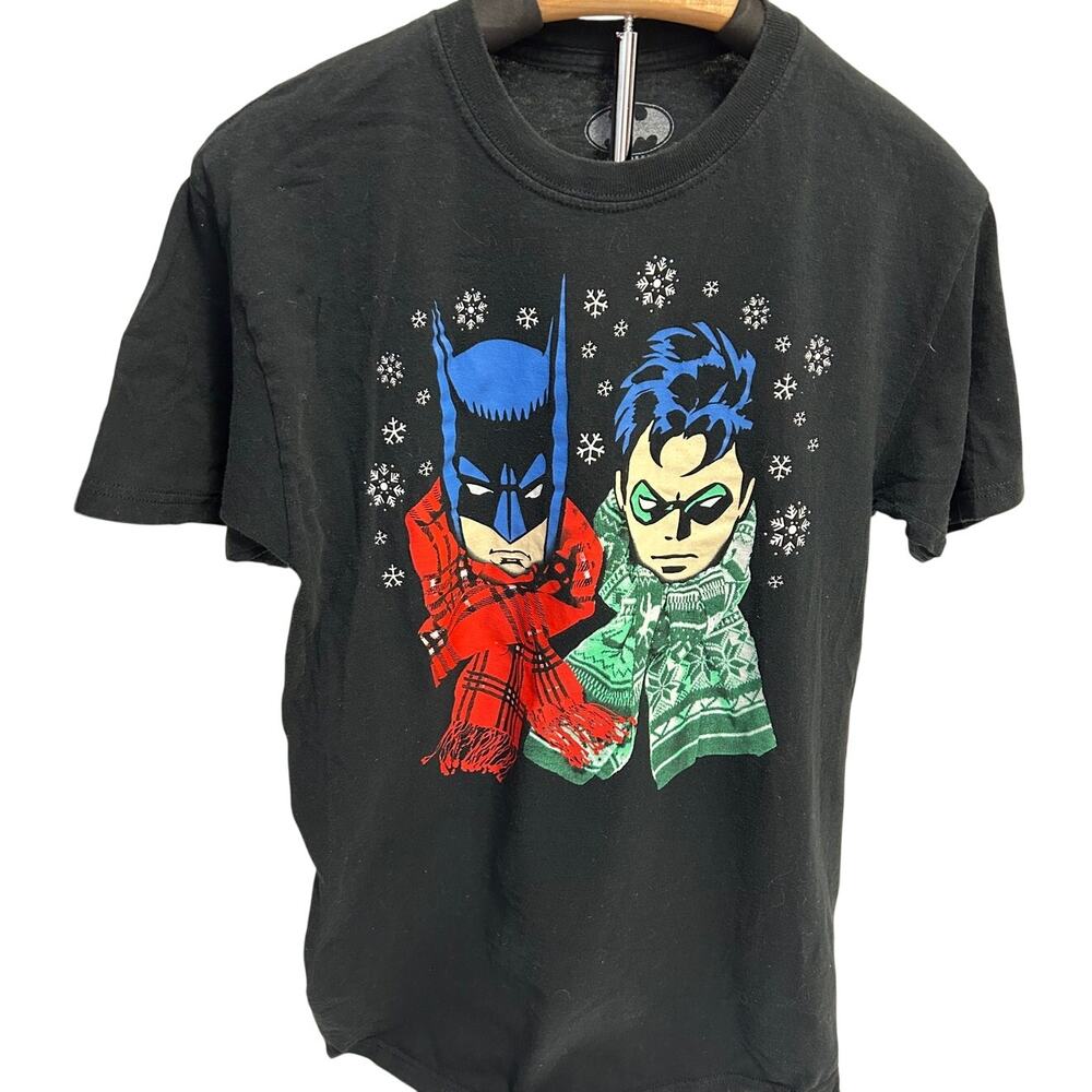 Bioworld DC Comics Batman & Robin Winter Scarves tshirt w/falling snowflakes